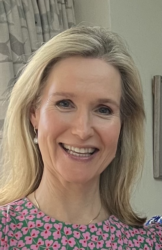 Headshot of Lizzie Tolmie-Thomson reflexologist in Wincanton, Somerset